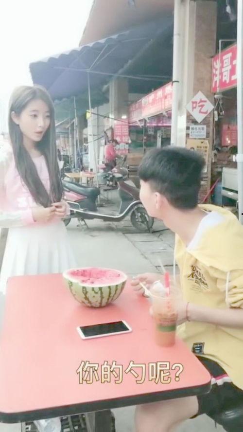 搭讪美女吃瓜视频在线观看,搭讪瞬间捕捉，在线观看精彩瞬间