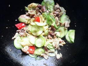 小瓜可以炒鸡蛋吃吗视频,家常美味新尝试