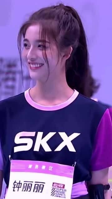 新疆吃瓜视频女孩,网络红人的魅力与影响力