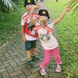 假装吃瓜的小朋友视频,揭秘假装吃瓜小朋友的欢乐瞬间